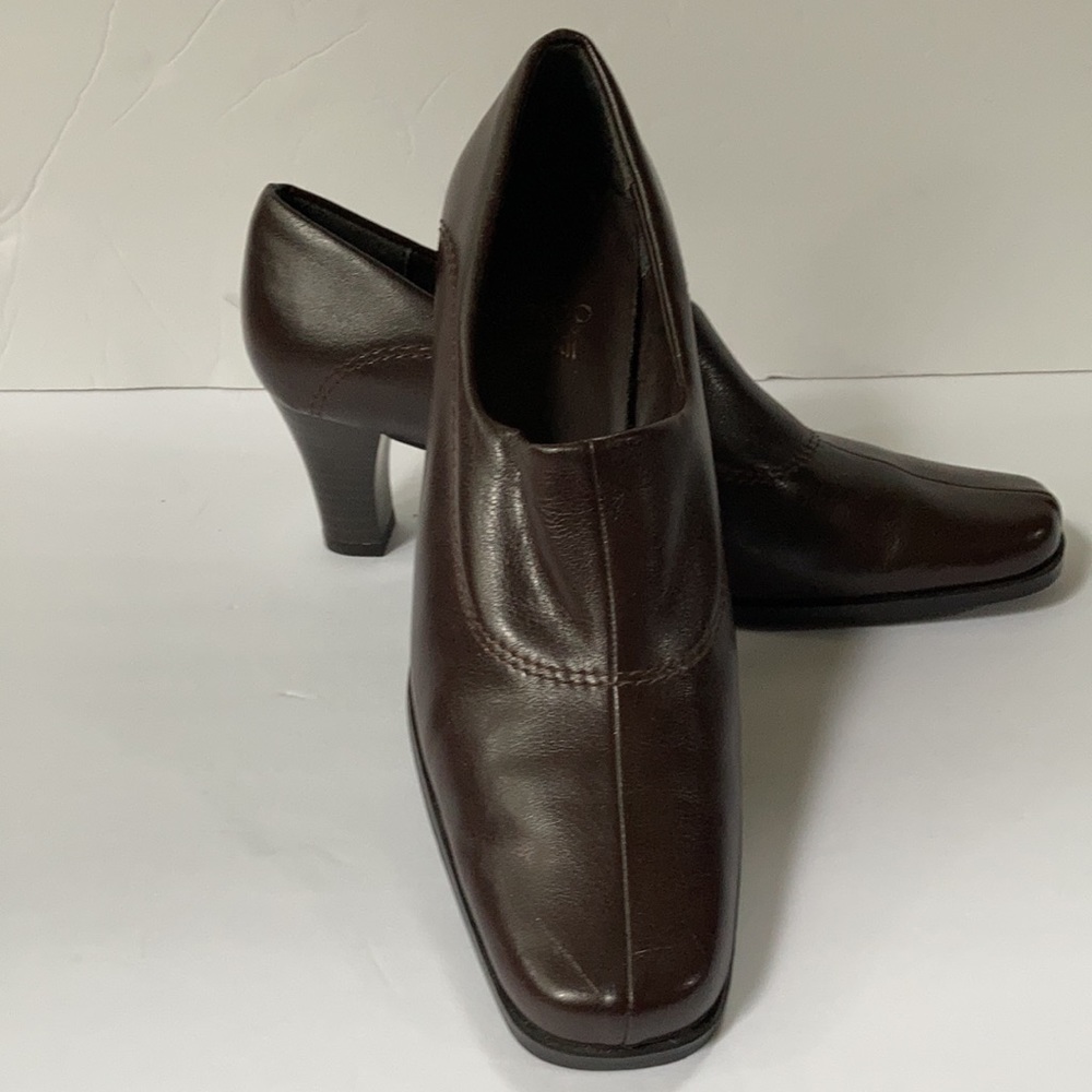 NWOT | Impo - Brown Stretch square toe pumps sz6.5